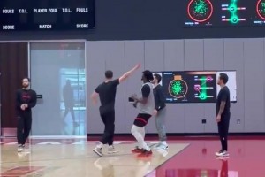 火箭是否会调整阵容让DFS上场？训练中看起来恢复得不错！