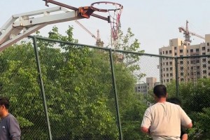 在这个场地我可以赢邓肯....