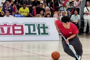 太敬业... CBA擦地哥现身粤BA 肇庆主场！