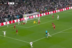 结束了！维拉3-0弗赖堡！布恩迪亚送助攻，罗杰斯包抄铲射破门！